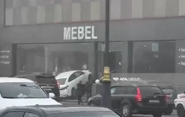 Bakıda avtomobil mebel salonuna çırpılıb - FOTO/VİDEO