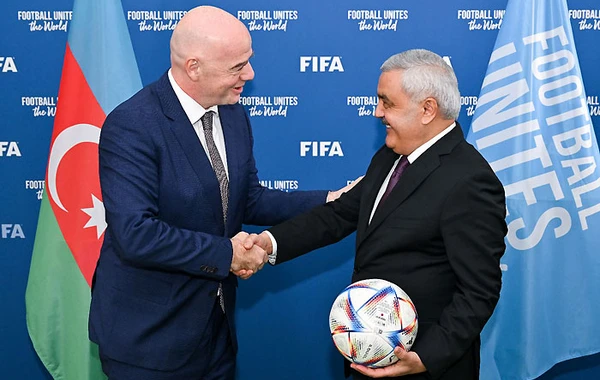 Rövnəq Abdullayev FIFA-nın prezidenti ilə görüşüb - FOTO