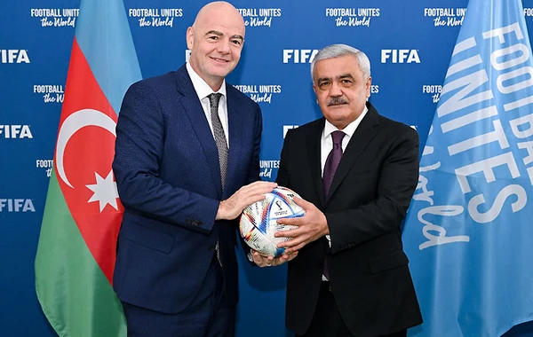 Rövnəq Abdullayev FIFA-nın prezidenti ilə görüşüb - FOTO