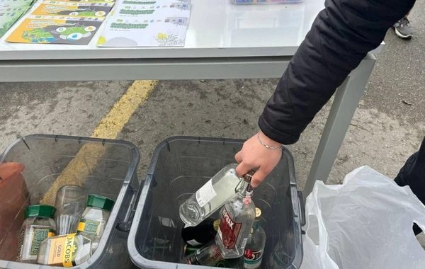Şüşə, işlənmiş batareya və plastik tullantı təhvil verən vətəndaşlara ağac tingləri paylanılıb - FOTO