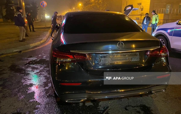 Bakıda “Mercedes” "Prius"a çırpıldı - FOTO