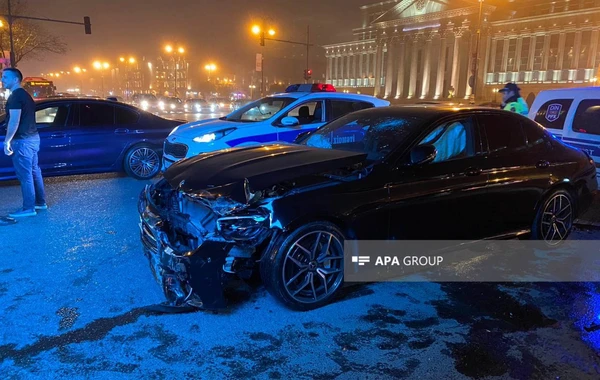 Bakıda “Mercedes” "Prius"a çırpıldı - FOTO