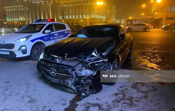 Bakıda “Mercedes” "Prius"a çırpıldı - FOTO