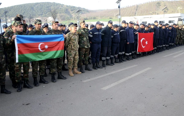 Azərbaycan xilasedicilərinin bir qrupu Türkiyədən Vətənə yola salınıb - FOTO - YENİLƏNİB