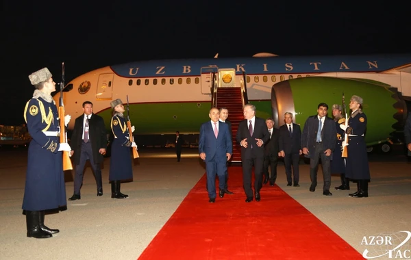 Президент Узбекистана прибыл с визитом в Азербайджан - ФОТО