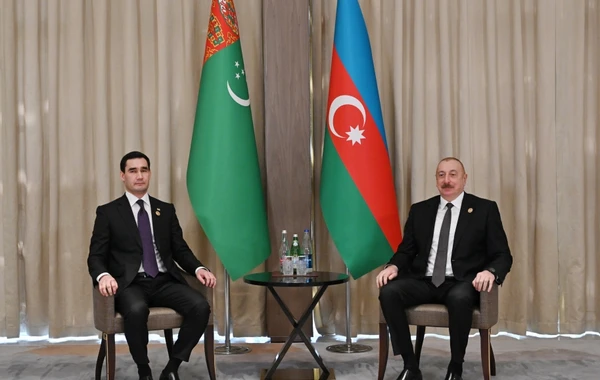 Azərbaycan Prezidenti türkmənistanlı həmkarı ilə görüşüb - FOTO