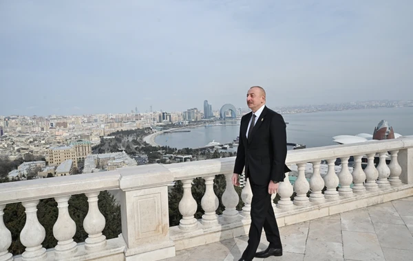 Prezident qonaqlarla Dağüstü parkda - FOTO