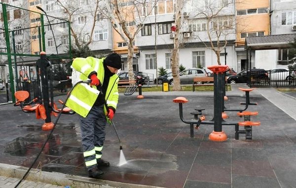 Bu gün Bakının 370 küçəsi yuyulub - FOTO