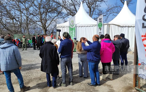 Xarici jurnalistlər Xankəndi-Laçın yolunda aksiya barədə məlumatlandırılıb - FOTO