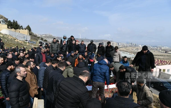 В Баку похоронили погибшего в ходе вооруженного инцидента в гипермаркете Руфата Гашимова - ФОТО