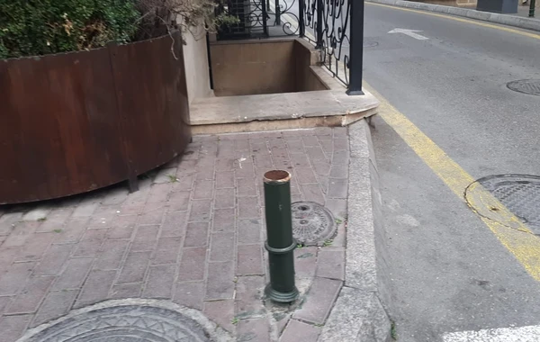В Баку группа подростков нахулиганила на улице: начато расследование - ВИДЕО