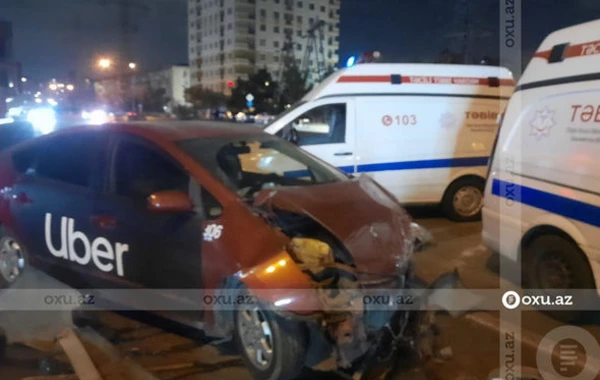 Bakıda minik avtomobili təcili tibbi yardımla toqquşdu: Xəsarət alanlar var - FOTO