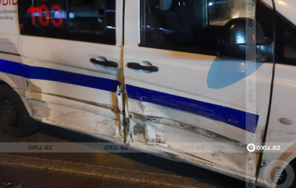 Bakıda minik avtomobili təcili tibbi yardımla toqquşdu: Xəsarət alanlar var - FOTO