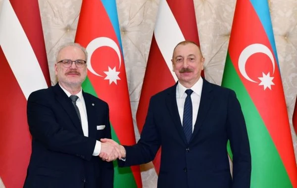 Президенты Азербайджана и Латвии выступили с заявлениями для печати - ФОТО