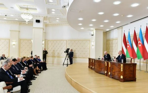 Президенты Азербайджана и Латвии выступили с заявлениями для печати - ФОТО