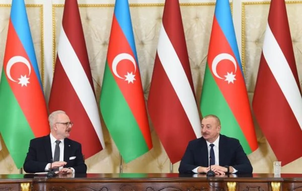 Президенты Азербайджана и Латвии выступили с заявлениями для печати - ФОТО