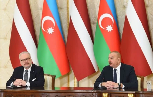 Президенты Азербайджана и Латвии выступили с заявлениями для печати - ФОТО