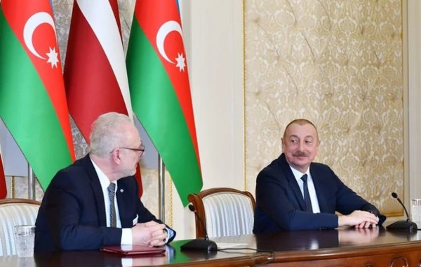 Президенты Азербайджана и Латвии выступили с заявлениями для печати - ФОТО
