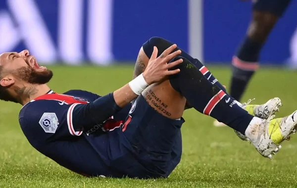 Neymar sağ dizindən əməliyyat olundu