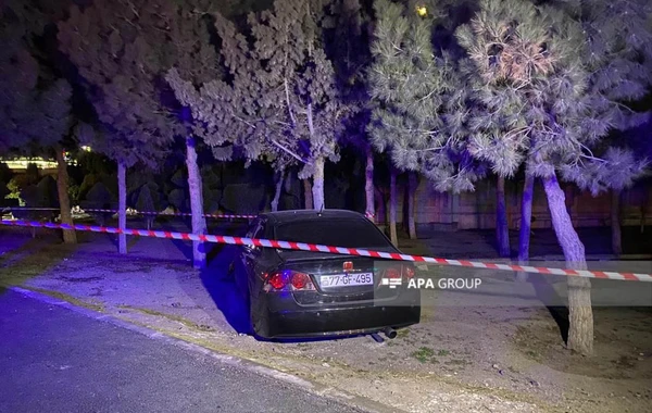 Sürücü sükan arxasında öldü, maşını piyadaların üstünə çıxdı - FOTO
