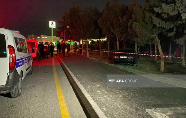 Sürücü sükan arxasında öldü, maşını piyadaların üstünə çıxdı - FOTO