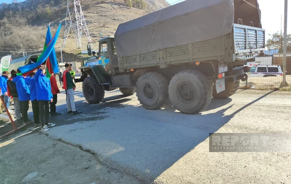 Bu gün Xankəndi-Laçın yolunda sülhməramlıların 8 avtomobili maneəsiz keçib - FOTO - YENİLƏNİB