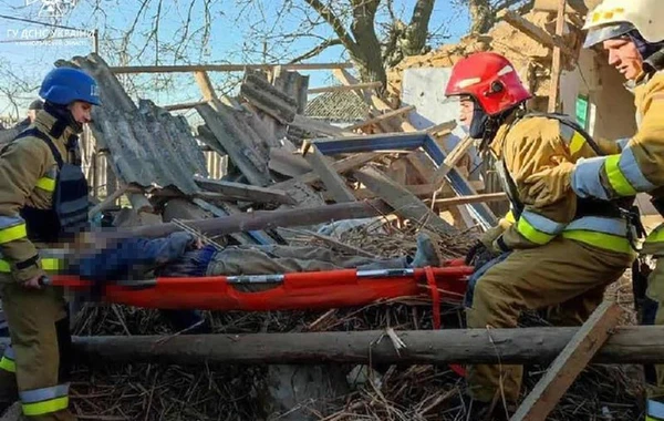 Ukrayna raket atəşinə tutuldu: Ölən və yaralananlar var - FOTO