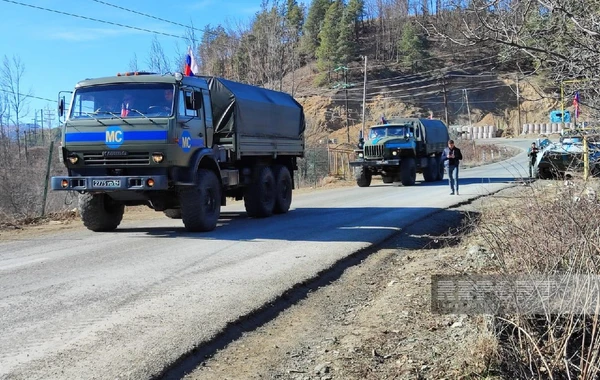 По дороге Ханкенди-Лачын беспрепятственно проехали 56 автомобилей российских миротворцев - ОБНОВЛЕНО + ФОТО