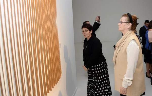 Heydər Əliyev Mərkəzində bəhreynli rəssamın “İlk qığılcım” adlı sərgisi açılıb - FOTO