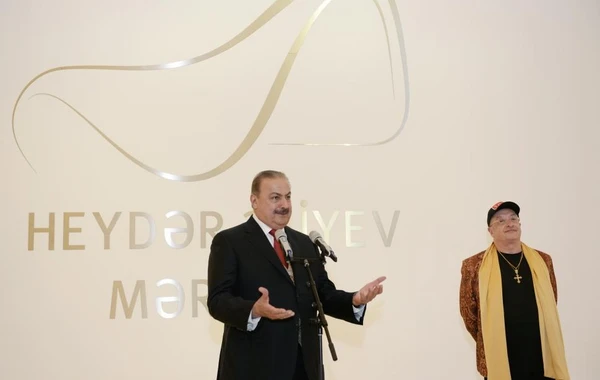 Heydər Əliyev Mərkəzində bəhreynli rəssamın “İlk qığılcım” adlı sərgisi açılıb - FOTO