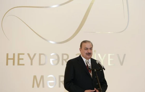Heydər Əliyev Mərkəzində bəhreynli rəssamın “İlk qığılcım” adlı sərgisi açılıb - FOTO