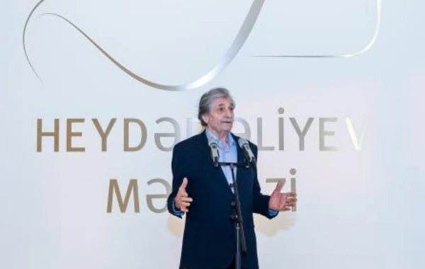 Heydər Əliyev Mərkəzində bəhreynli rəssamın “İlk qığılcım” adlı sərgisi açılıb - FOTO
