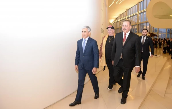 Heydər Əliyev Mərkəzində bəhreynli rəssamın “İlk qığılcım” adlı sərgisi açılıb - FOTO
