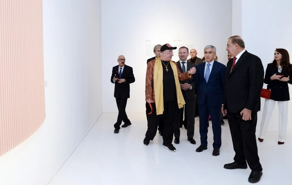 Heydər Əliyev Mərkəzində bəhreynli rəssamın “İlk qığılcım” adlı sərgisi açılıb - FOTO