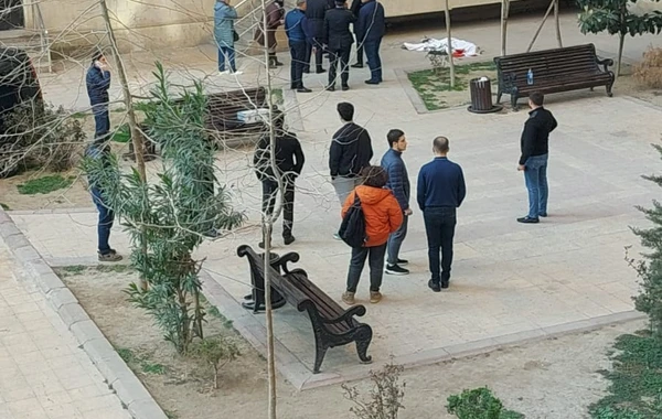 Bakıda 16 yaşlı qız özünü 15-ci mərtəbədən atdı - FOTO