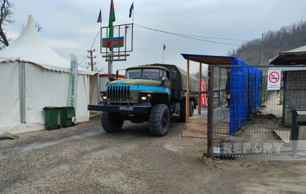 По дороге Ханкенди-Лачын беспрепятственно проехал 61 автомобиль российских миротворцев - ОБНОВЛЕНО + ФОТО