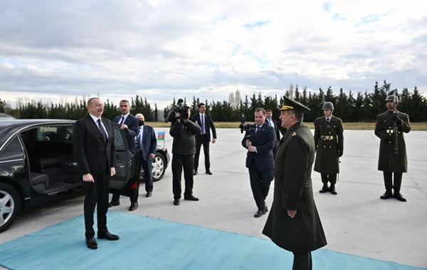 Париж охватили масштабные протесты: полиция применила слезоточивый газ - ФОТО