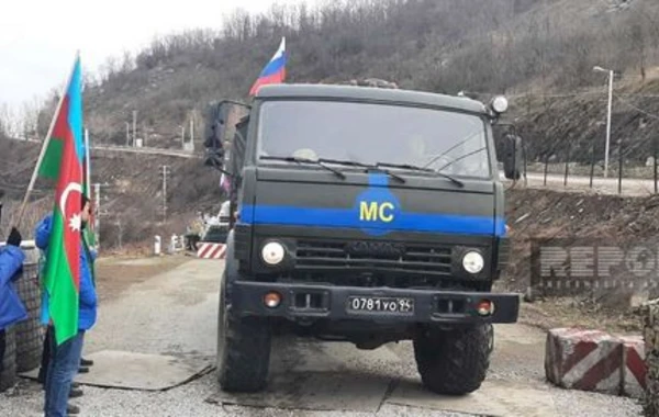 По дороге Ханкенди - Лачын беспрепятственно проехали 11 автомобилей миротворцев - ФОТО