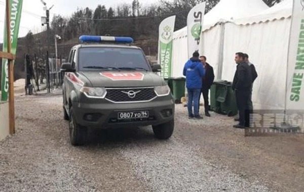 По дороге Ханкенди - Лачын беспрепятственно проехали 11 автомобилей миротворцев - ФОТО