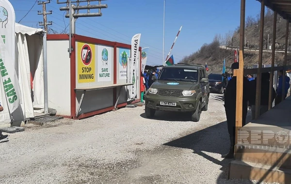 По дороге Ханкенди - Лачын беспрепятственно проехали автомобили МККК и миротворцев - ОБНОВЛЕНО + ФОТО