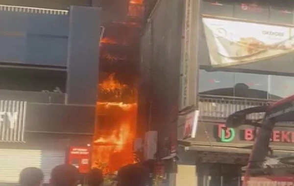 İstanbulda hotel yandı: Ölən və yaralananlar var - FOTO