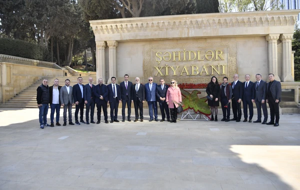 "Qalatasaray"ın prezidenti Şəhidlər xiyabanını ziyarət edib - FOTO