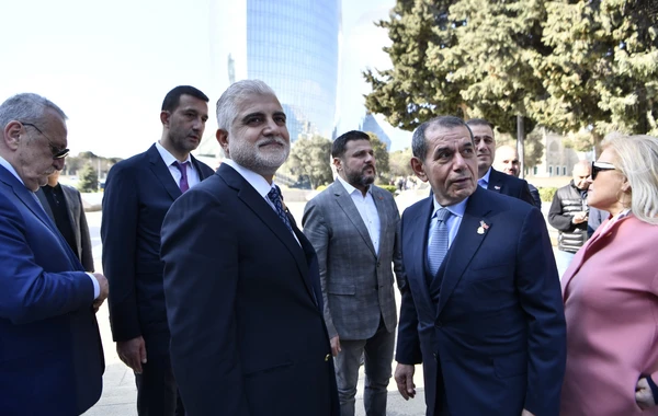 "Qalatasaray"ın prezidenti Şəhidlər xiyabanını ziyarət edib - FOTO