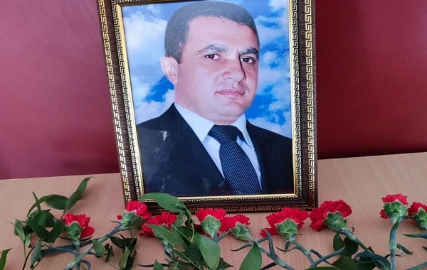 Faciəvi şəkildə ölən müəllimi şagirdləri yola saldı... - FOTO
