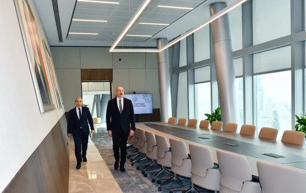 İlham Əliyev Əmlak Məsələləri Dövlət Xidmətinin yeni inzibati binasının açılışında iştirak edib - FOTO