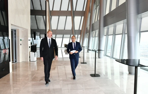 İlham Əliyev Əmlak Məsələləri Dövlət Xidmətinin yeni inzibati binasının açılışında iştirak edib - FOTO
