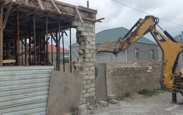 Fövqəladə Hallar Nazirliyi Bakıda qanunsuz tikilən obyektləri söküb - FOTO