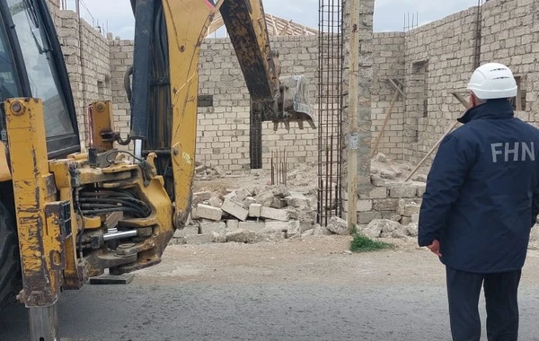 Fövqəladə Hallar Nazirliyi Bakıda qanunsuz tikilən obyektləri söküb - FOTO
