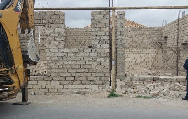 Fövqəladə Hallar Nazirliyi Bakıda qanunsuz tikilən obyektləri söküb - FOTO