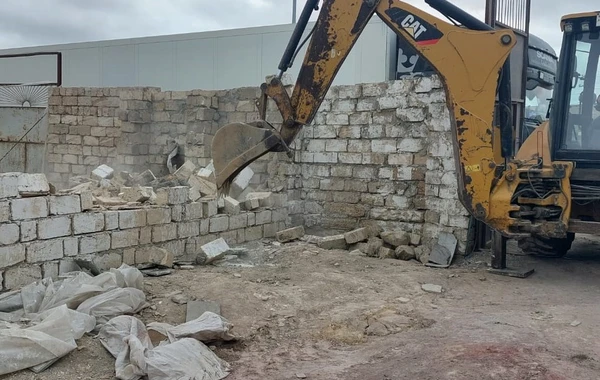 Fövqəladə Hallar Nazirliyi Bakıda qanunsuz tikilən obyektləri söküb - FOTO